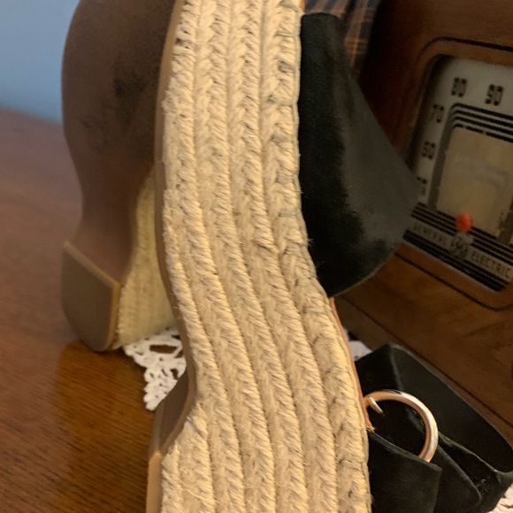 Dolce Vita Platform Sandals - Picture 7 of 11